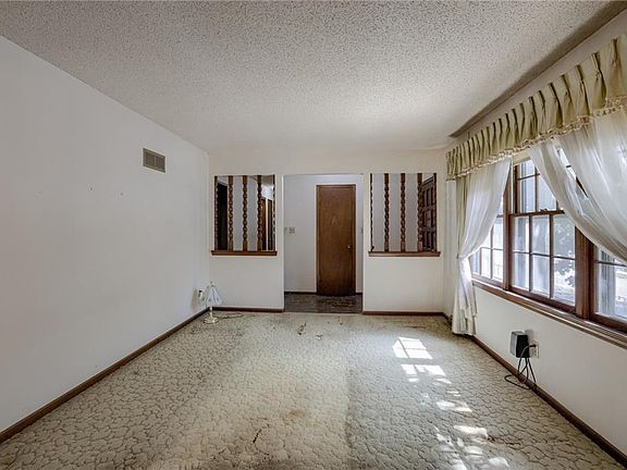 5th image of 906 NE 80th Ter