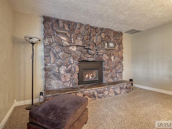 5th image of 765 Brandon Dr
