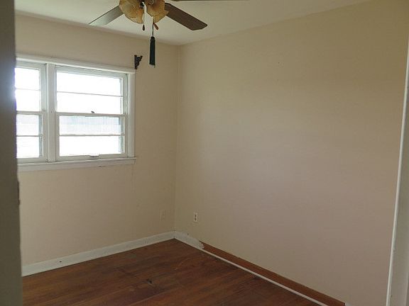 5th image of 410 Tennessee St