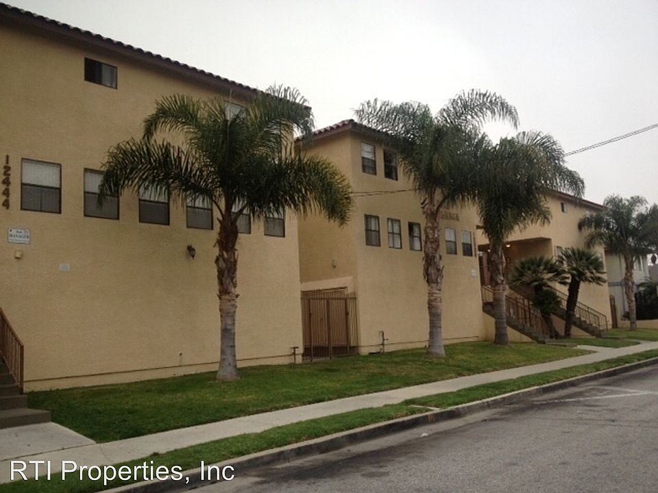 1st image of 12444 Oxford Ave APT 3