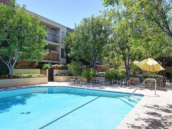 3rd image of 365 Burchett St Unit 202