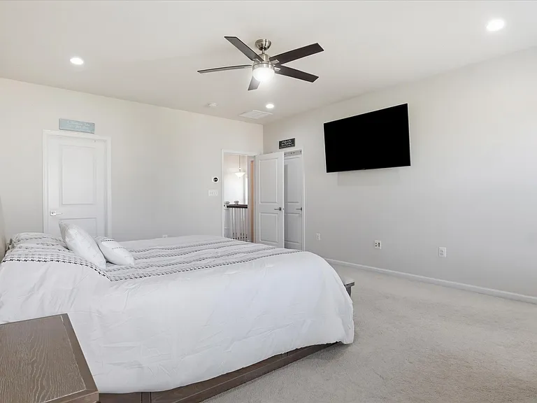 23755 Hopewell Manor Ter — Photo 20