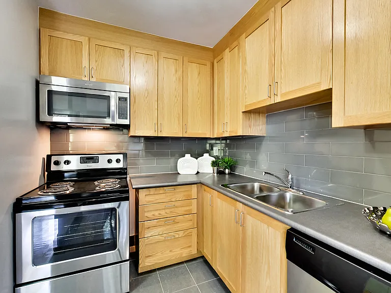 42 Glen Elm Ave #206 — Photo 119