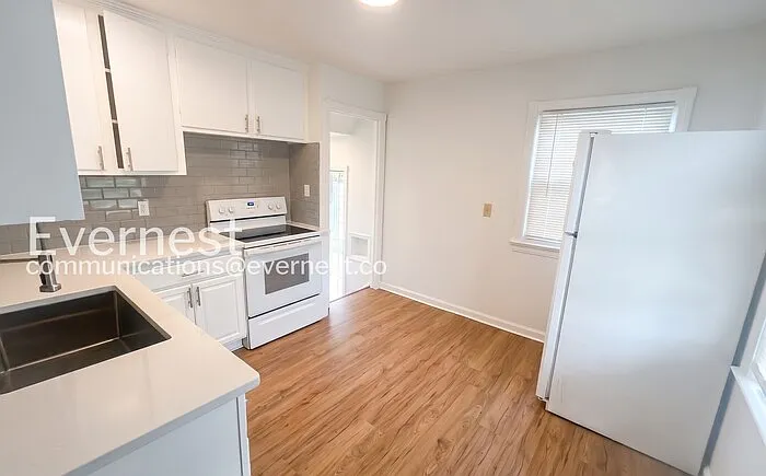 20600 Watson Rd — Photo 2
