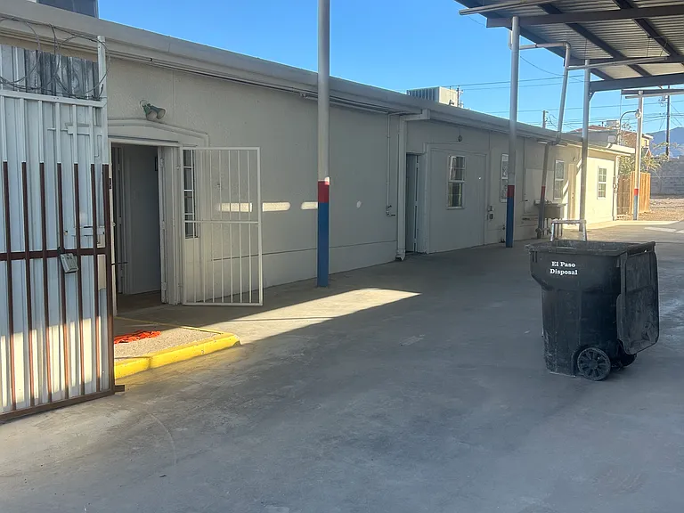 8104 N Desert Blvd — Photo 8