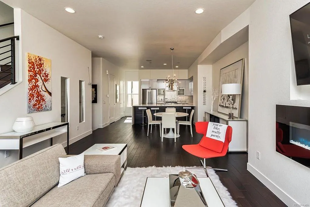 3040 N Wilson Ct — Photo 1