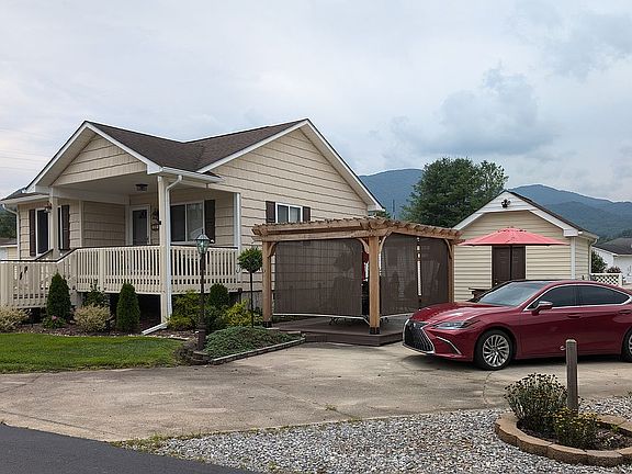 2nd image of 78 Summer Place Dr