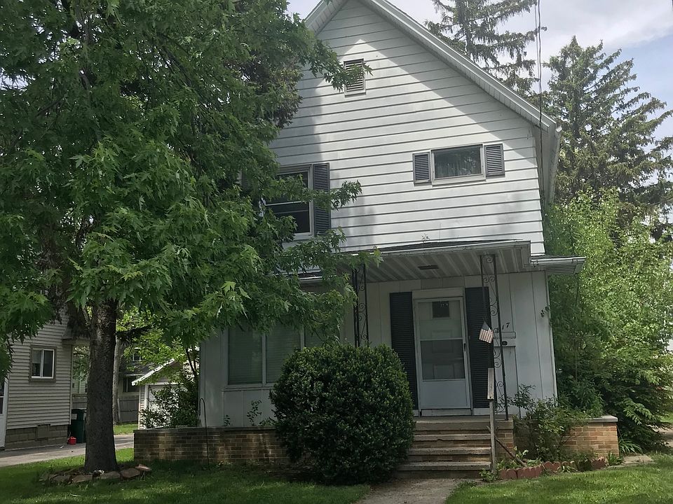 1st image of 817 E Comstock St