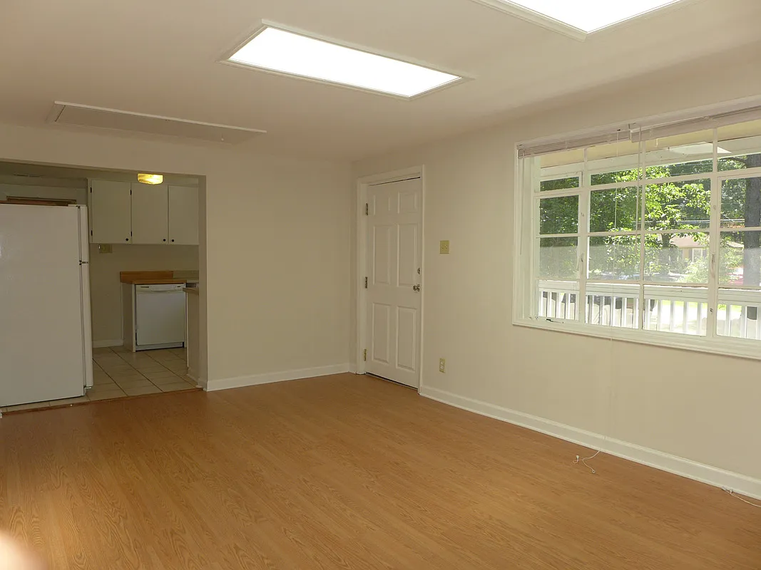 3 bed, 1080 sqft, $1,995 — Photo 3