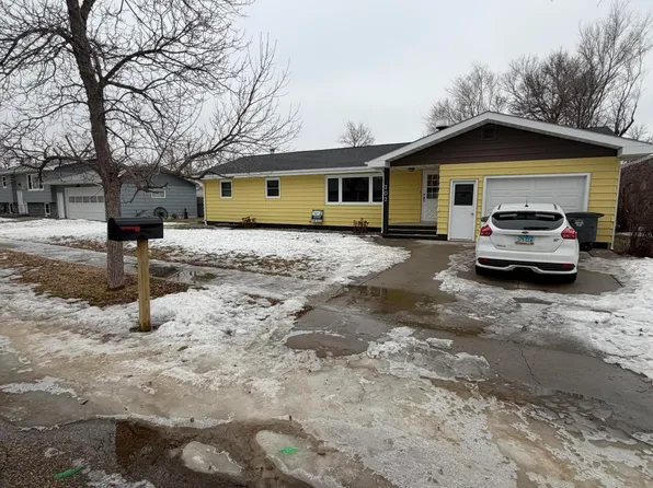 202 3rd Ave SE, Crosby, ND 58730