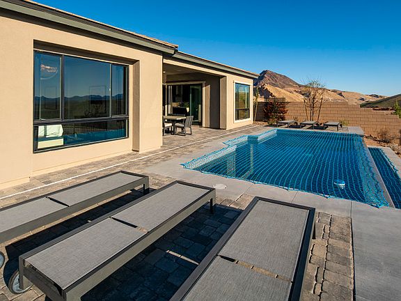 Relaxing Views of Scenic Lake Las Vegas