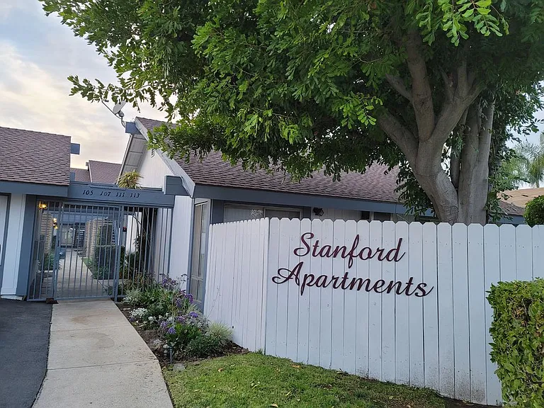 105 N Stanford Ave #10 — Photo 2