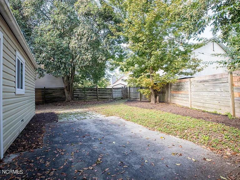204 Doris Ave E — Photo 20