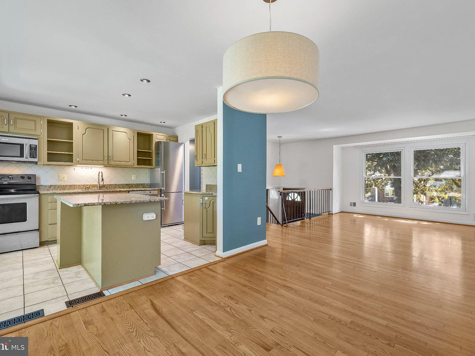 5 bed, 3.0 bath, 2198 sqft, $3,800 — Photo 4