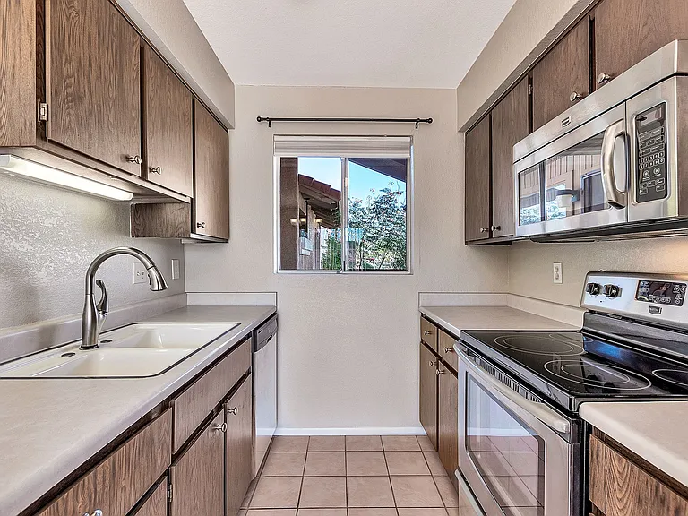 20250 N 6th Dr #1 — Photo 16