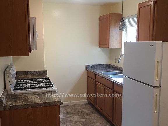 4th image of 555 S 8th St APT 3