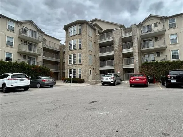 1480 Bishops Gate #304, Oakville, ON L6M 4N4