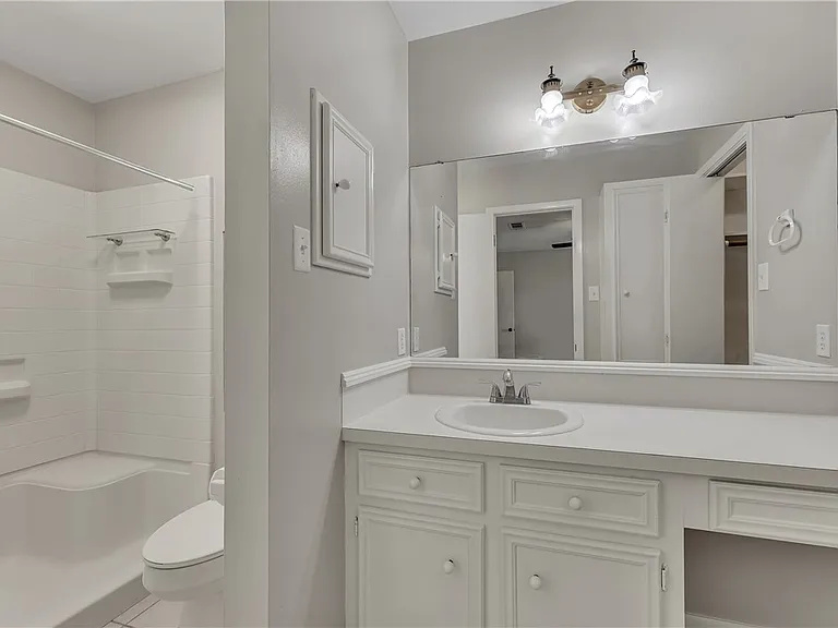2312 Windsor Dr — Photo 10