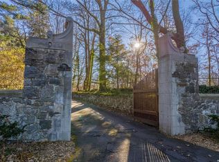 57 Sandy Hill Rd, Oyster Bay, NY 11771