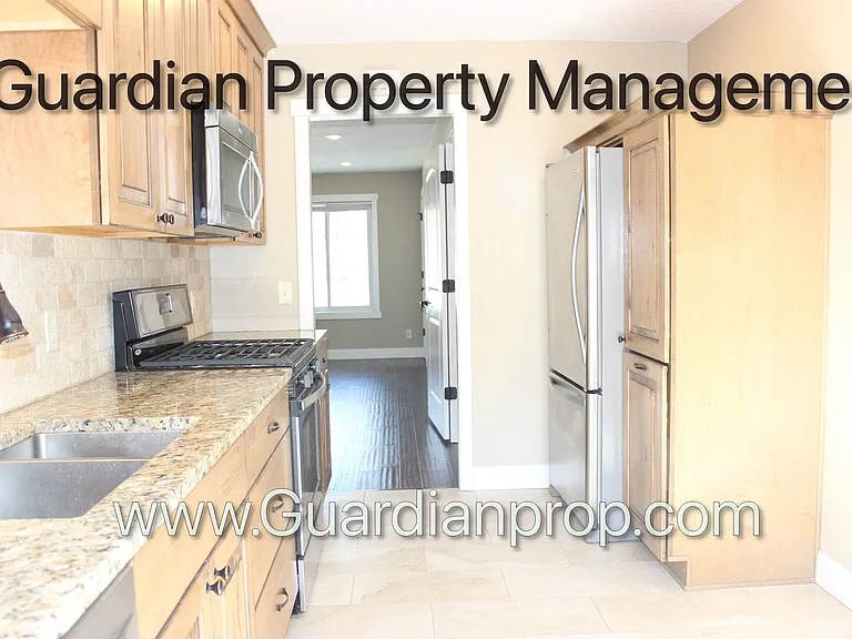 2516 W 98th St — Photo 3