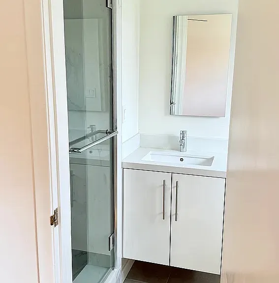 8222 De Longpre Ave #6 — Photo 15