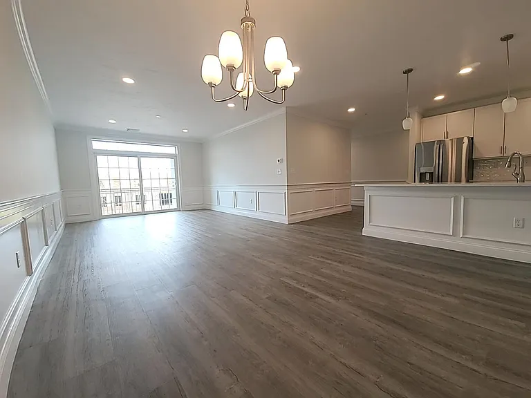 320 Middlesex Ave #B305 — Photo 4
