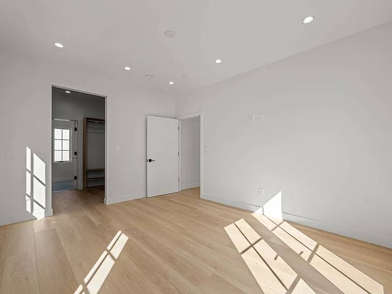 439 N Sierra Bonita — Photo 14