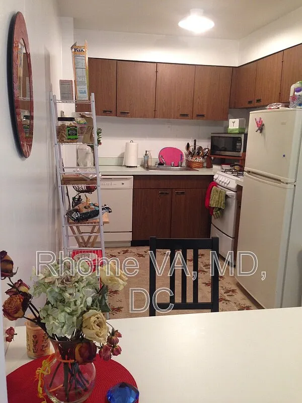 Studio, 1.0 bath, 500 sqft, $1,800 — Photo 3