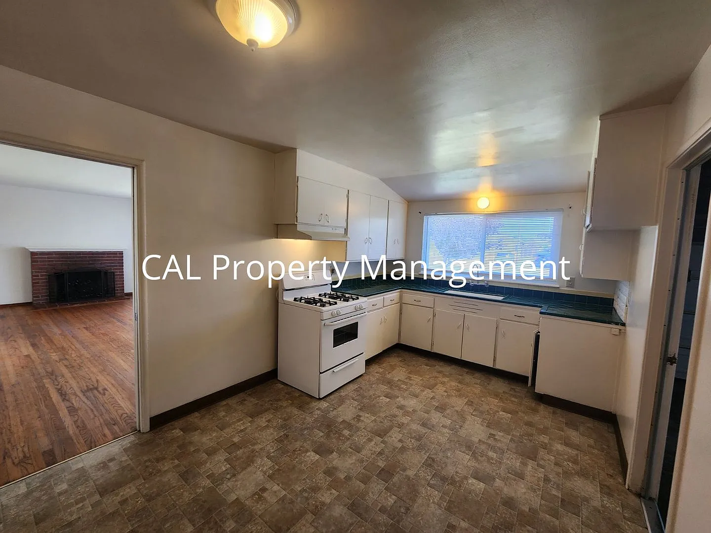 Charming 3BD/2BA Salinas Home with Sunroom & Backyard Access — Photo 4