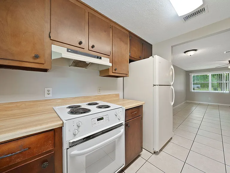 1019 Bradford Cir — Photo 18