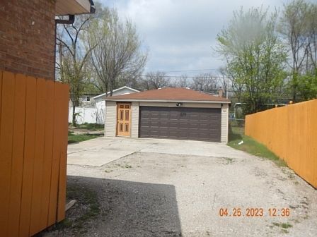 3rd image of 219 Lynn Ln