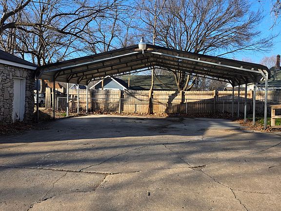 4th image of 855 S Broadway Avenue