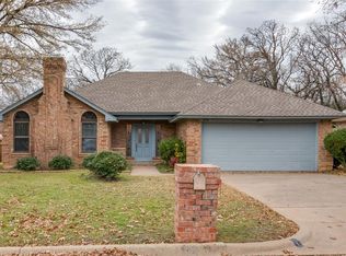 124 Marseille Dr, Hurst, TX 76054