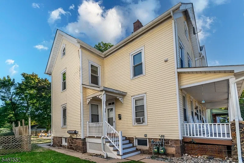 1 bed, 1.0 bath, $2,100 — Photo 3