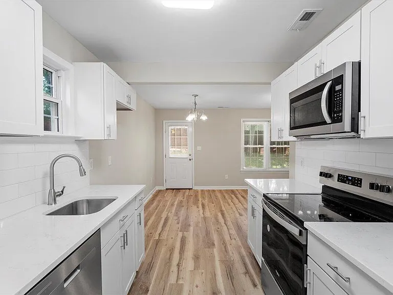 1611 Poole Rd — Photo 3