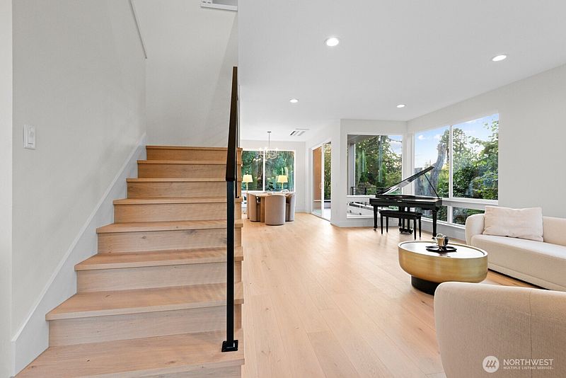 3rd image of 12751 37th Avenue NE