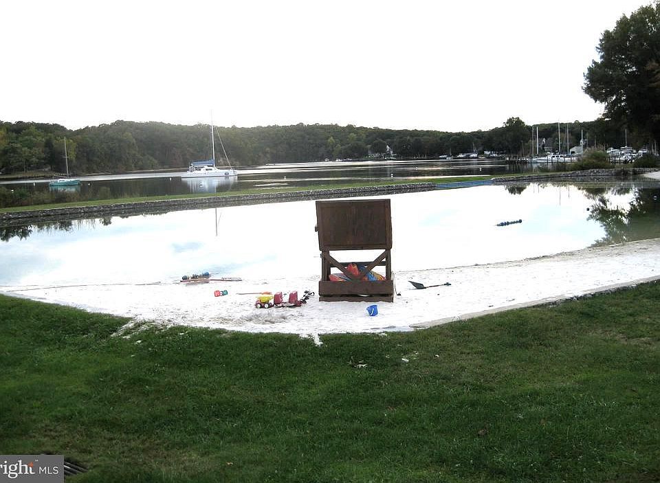 1st image of 427 Ben Oaks Dr E
