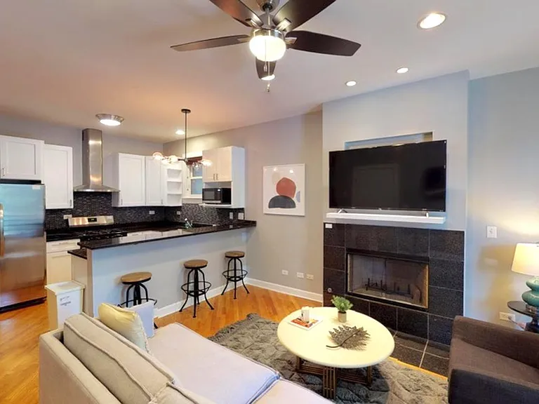 2837 W Lyndale St #1A — Photo 2