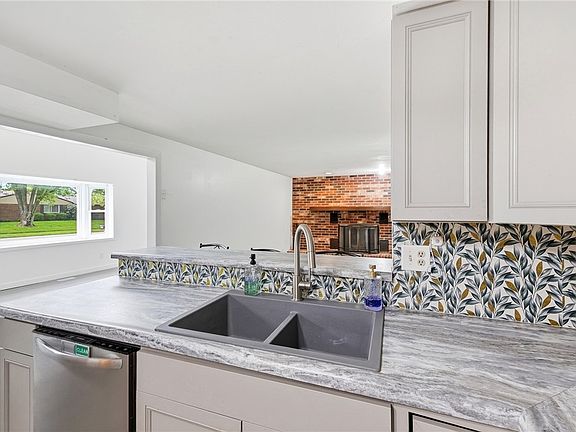 3rd image of 5880 Charlesgate Rd