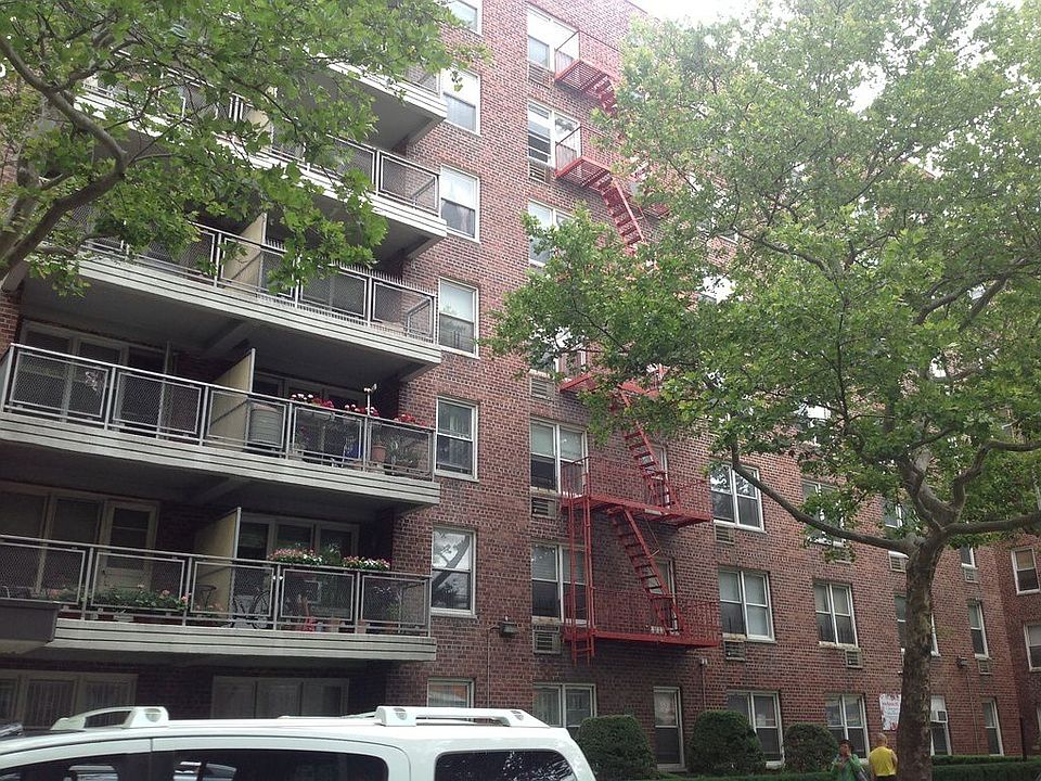2nd image of 14205 Roosevelt Ave APT 322