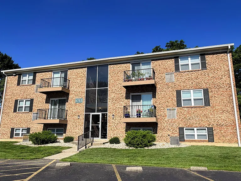 Crown Crossing Apartments — Photo 90