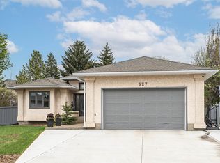 627 Forest Ln NW, Edmonton, AB T6R2C4