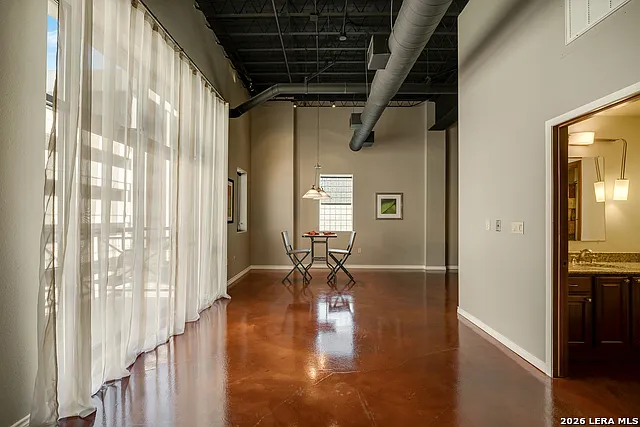 214 Travis #301 — Photo 10
