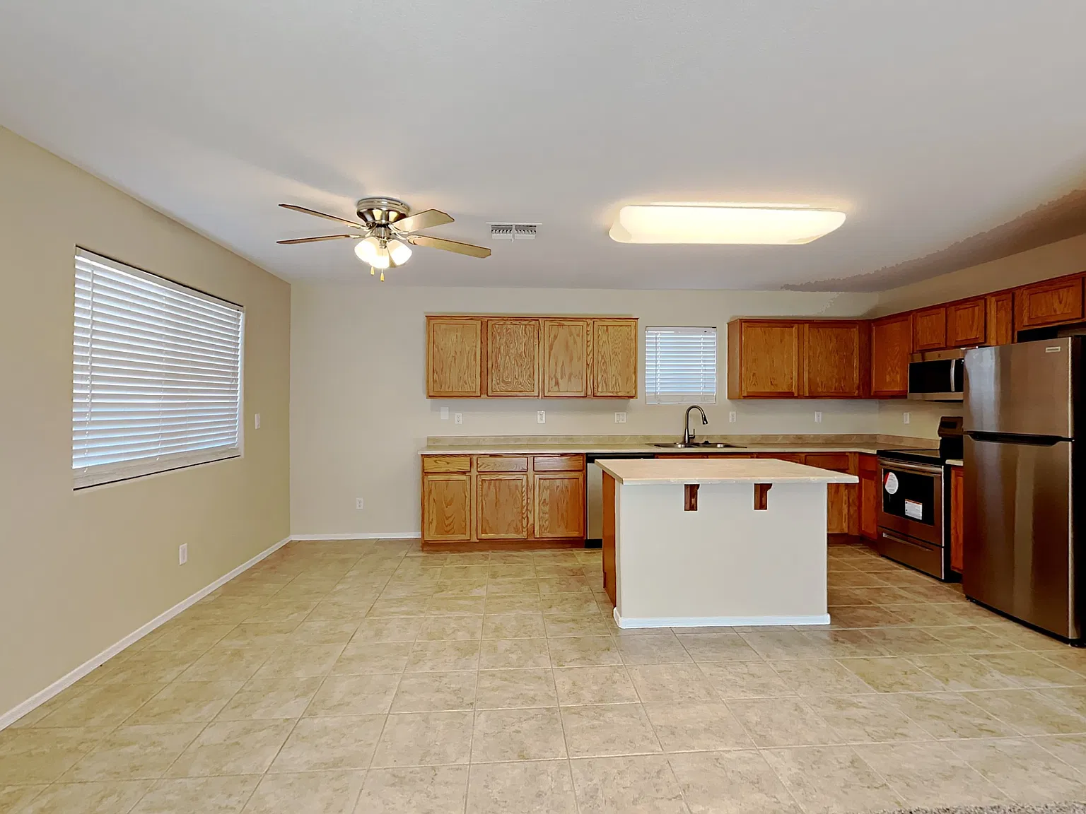 17472 W Watson Ln — Photo 4