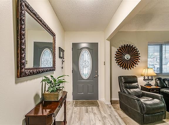 5th image of 217 Woodlawn Dr