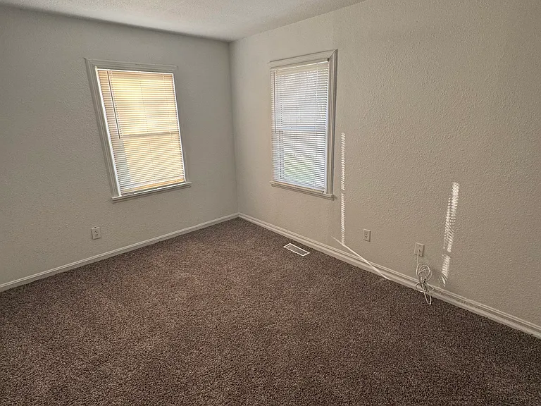 2557 McDonald St — Photo 6
