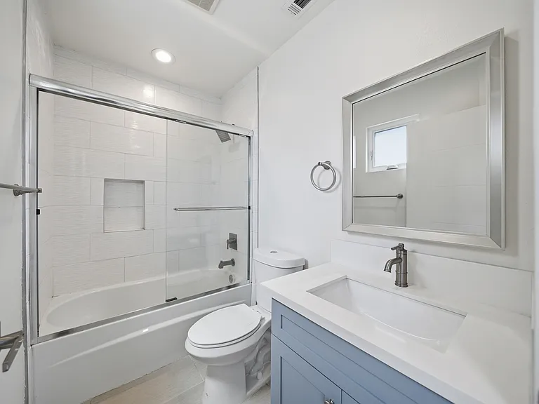1235 1/2 W 39th Pl — Photo 10