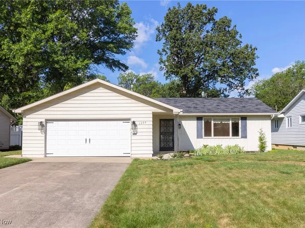 5204 Seven Pines Dr, Lorain, OH 44053