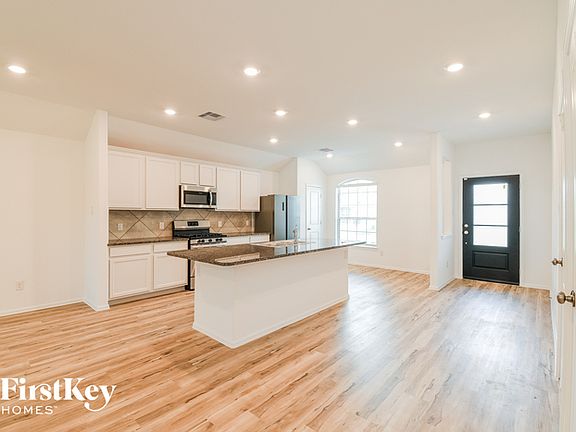 3rd image of 3039 Newcastle Ln