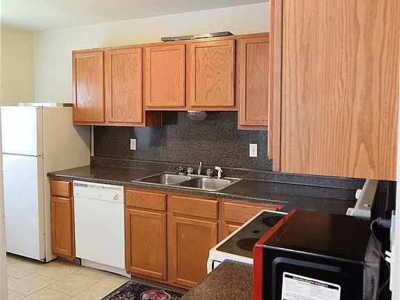 5th image of 3208 Hereford Ln APT D